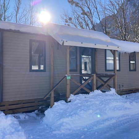 Camping Rcn Belledonne Le Bourg-d'Oisans Exterior photo
