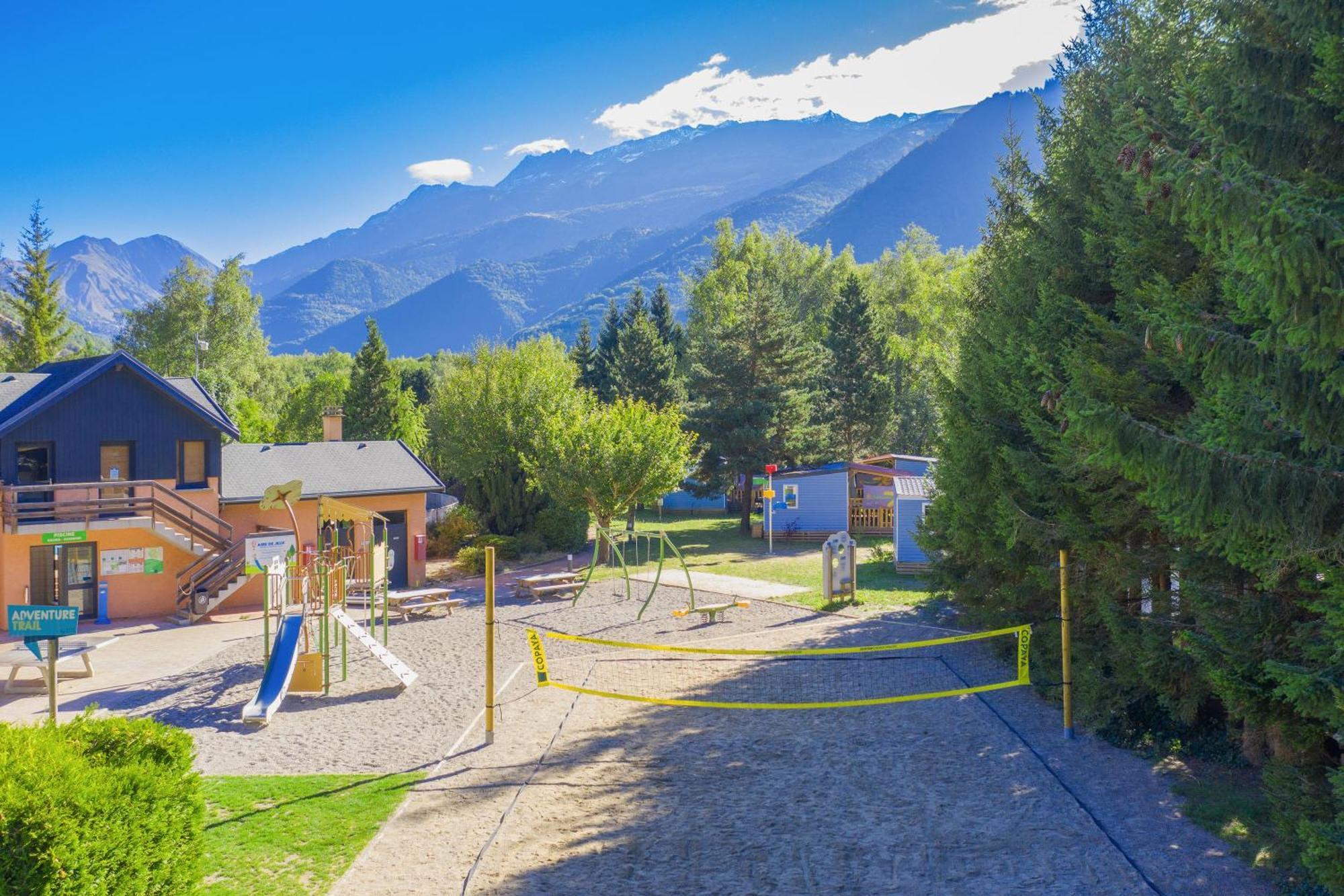 Camping Rcn Belledonne Le Bourg-d'Oisans Exterior photo
