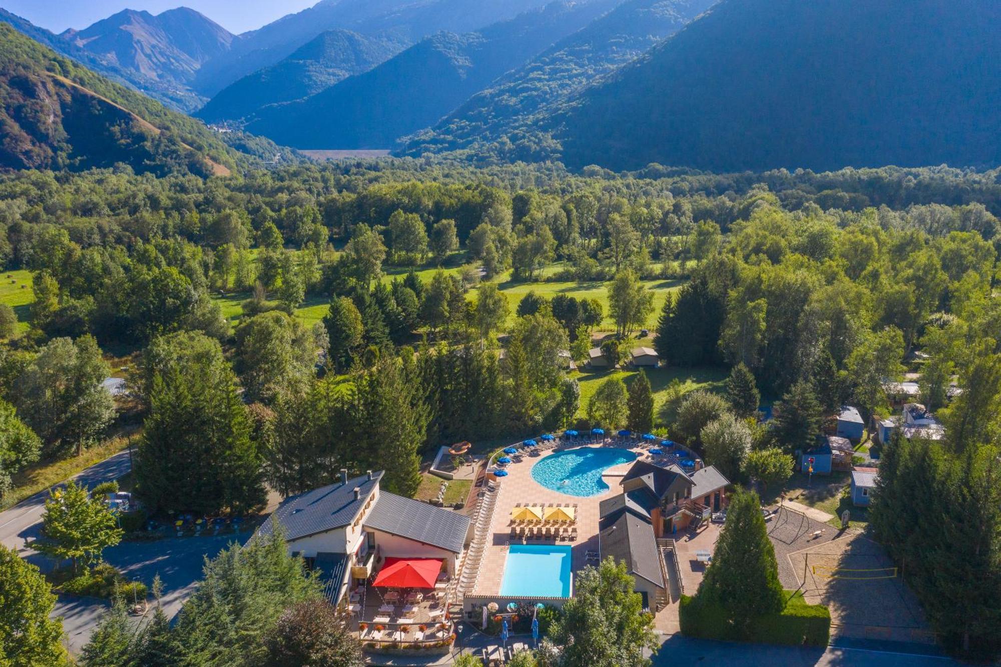 Camping Rcn Belledonne Le Bourg-d'Oisans Exterior photo