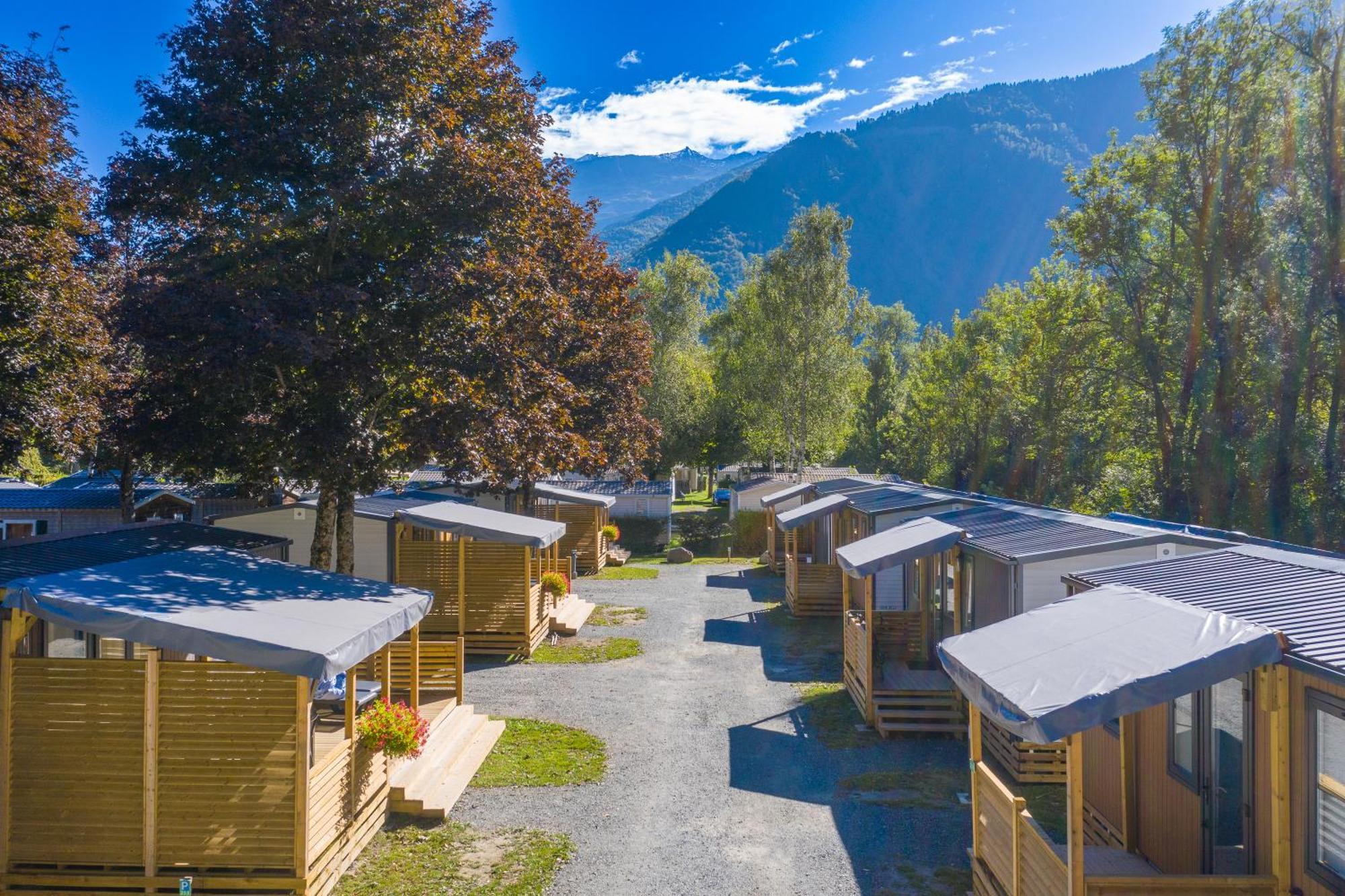 Camping Rcn Belledonne Le Bourg-d'Oisans Exterior photo
