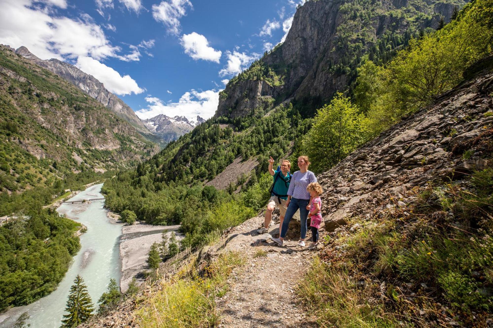 Camping Rcn Belledonne Le Bourg-d'Oisans Exterior photo