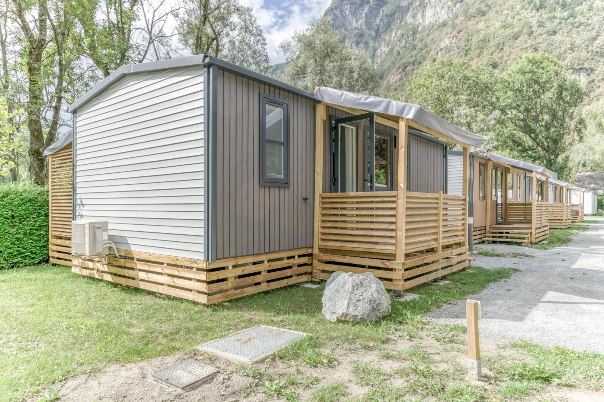 Camping Rcn Belledonne Le Bourg-d'Oisans Exterior photo