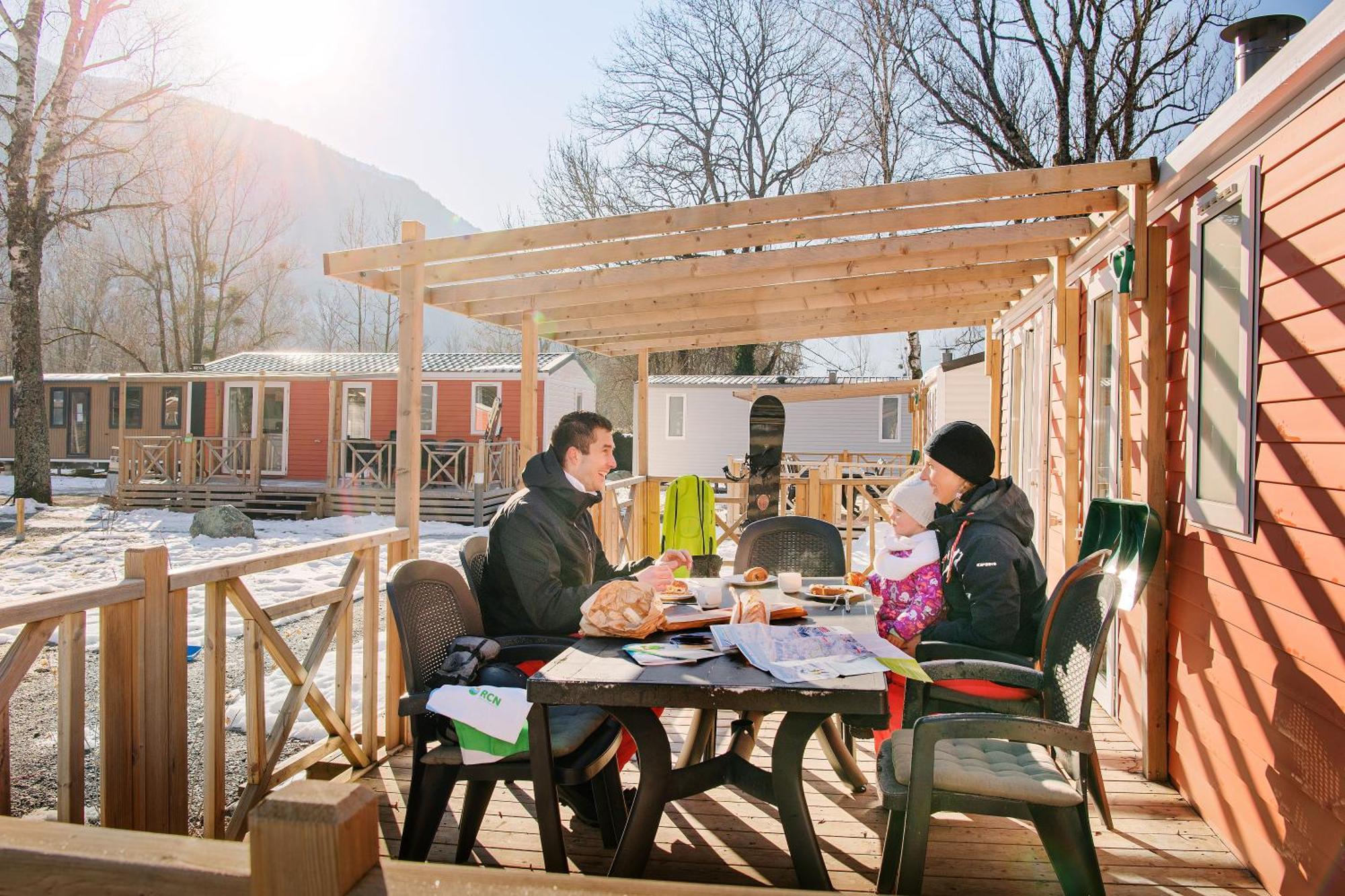 Camping Rcn Belledonne Le Bourg-d'Oisans Exterior photo