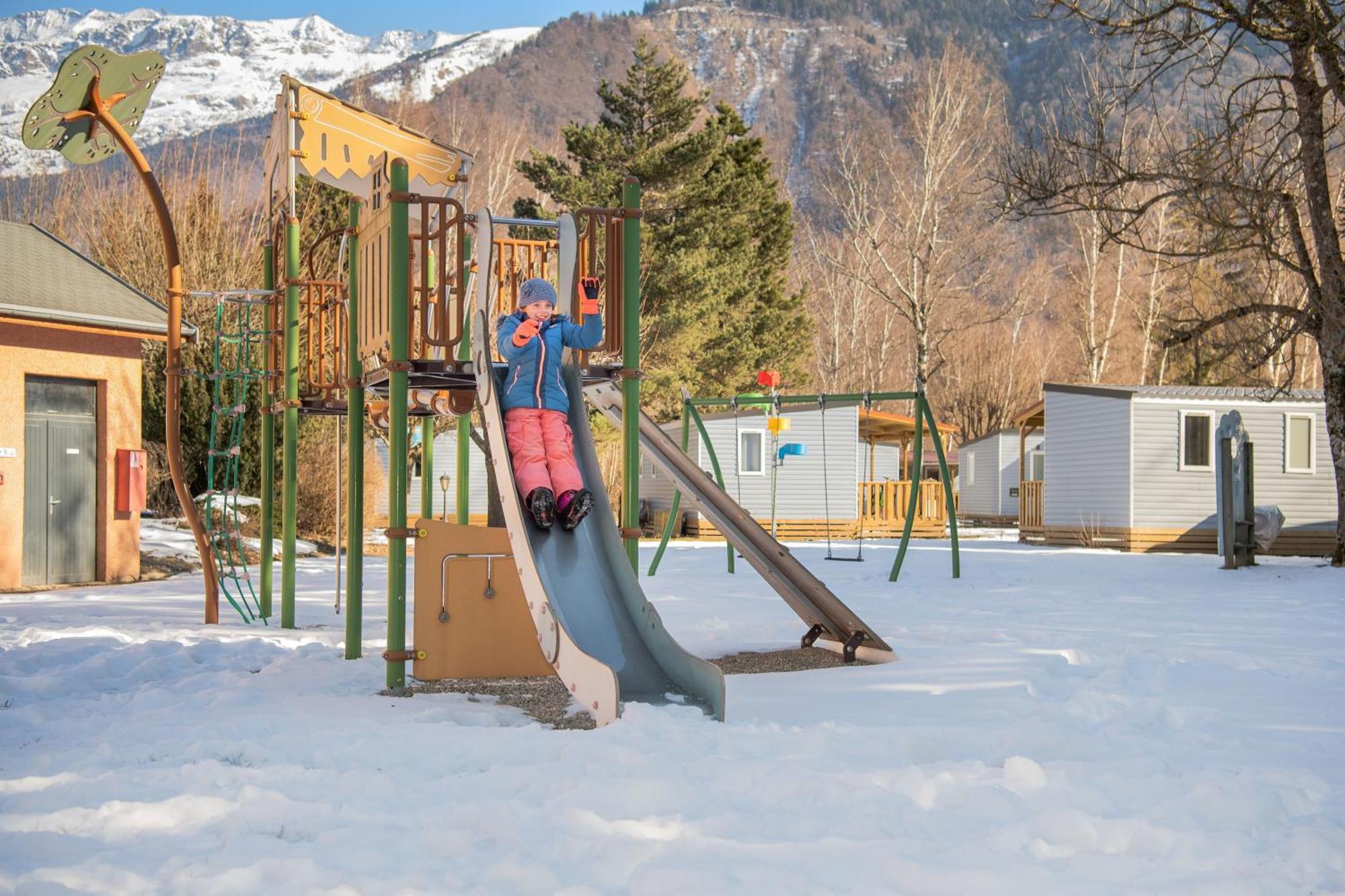Camping Rcn Belledonne Le Bourg-d'Oisans Exterior photo