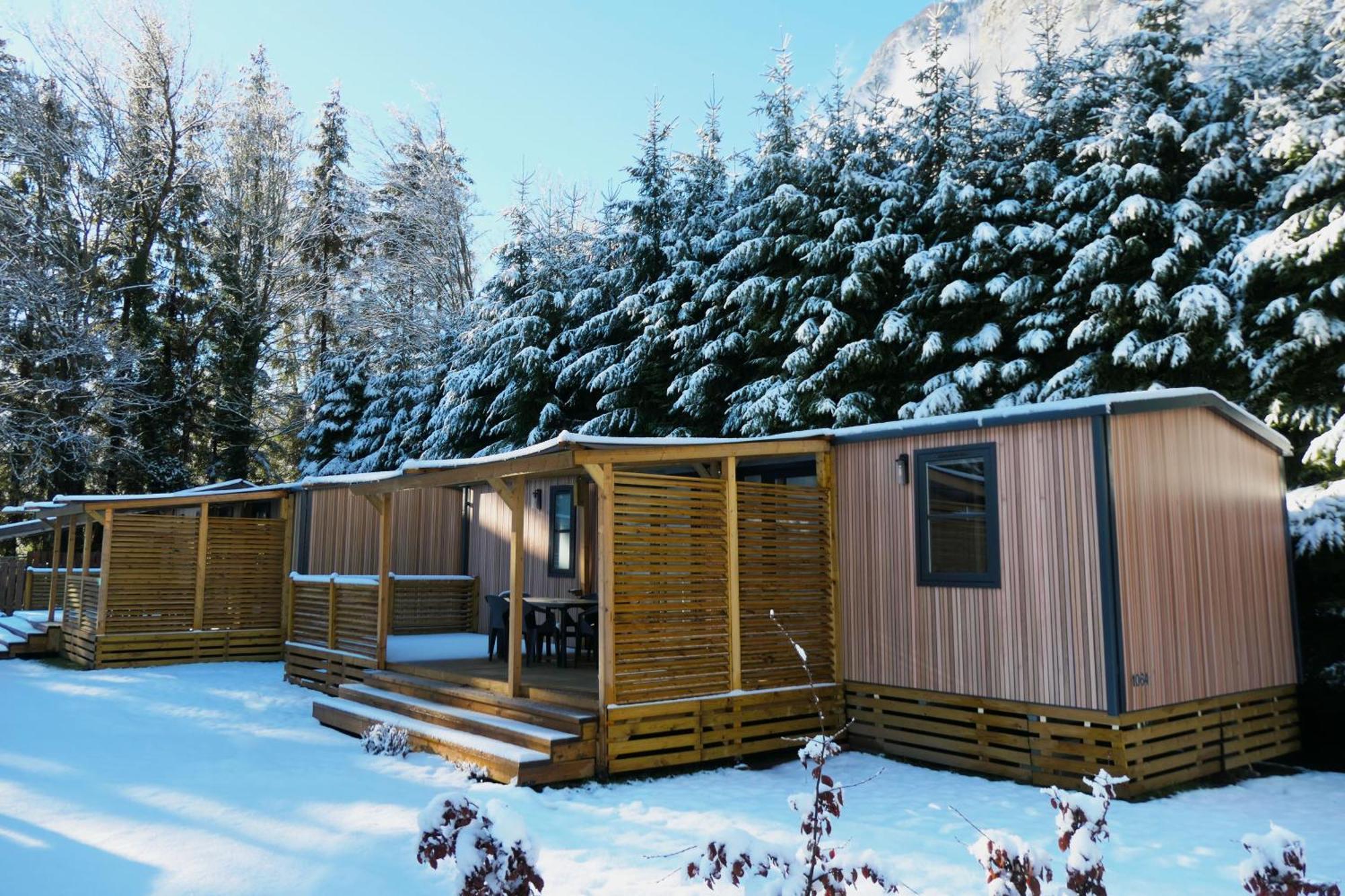 Camping Rcn Belledonne Le Bourg-d'Oisans Exterior photo