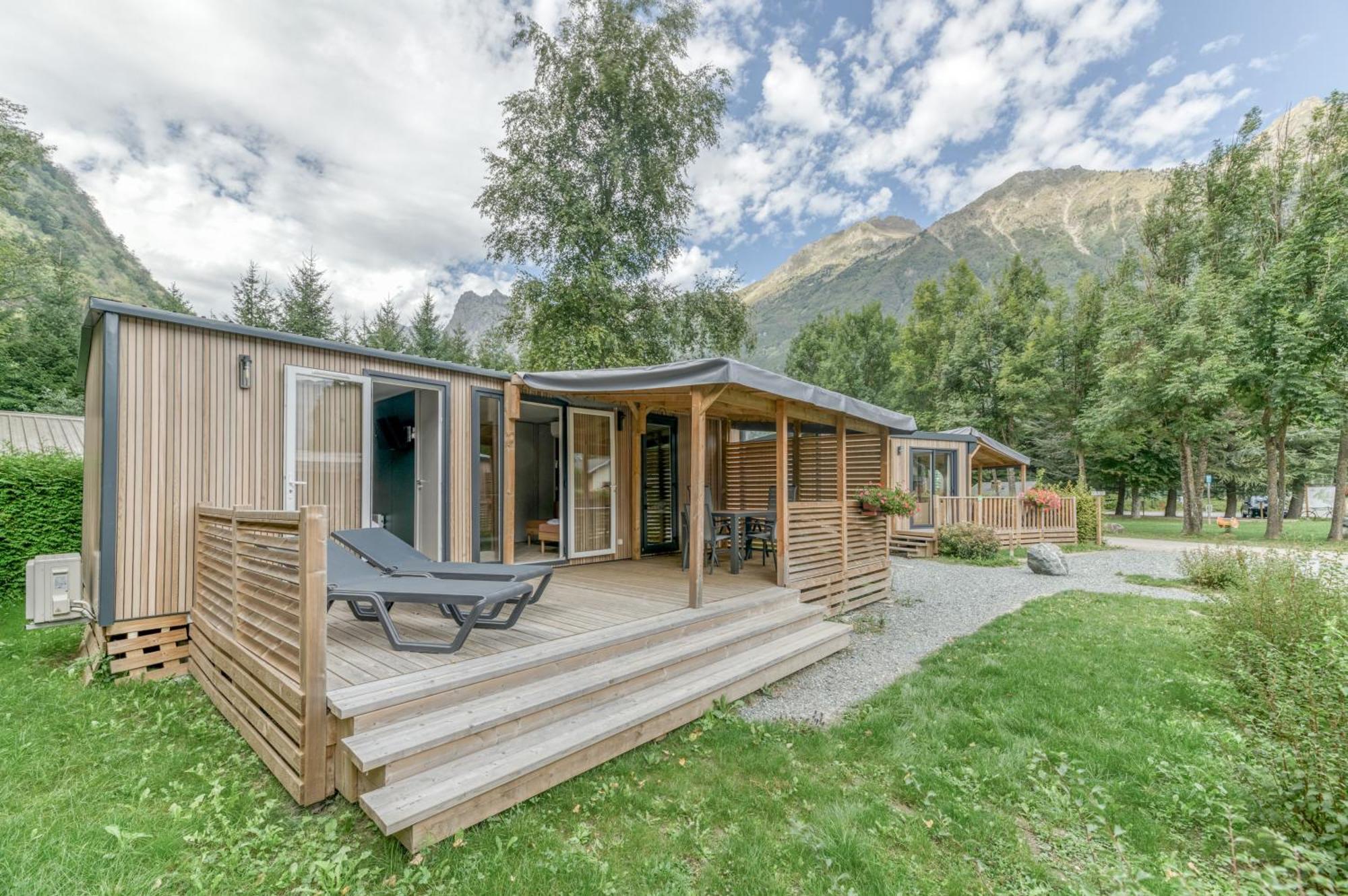 Camping Rcn Belledonne Le Bourg-d'Oisans Exterior photo