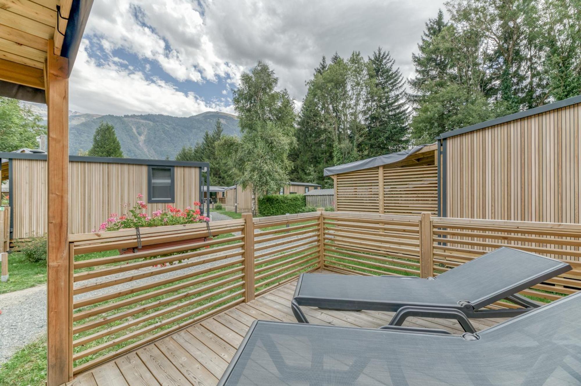 Camping Rcn Belledonne Le Bourg-d'Oisans Exterior photo