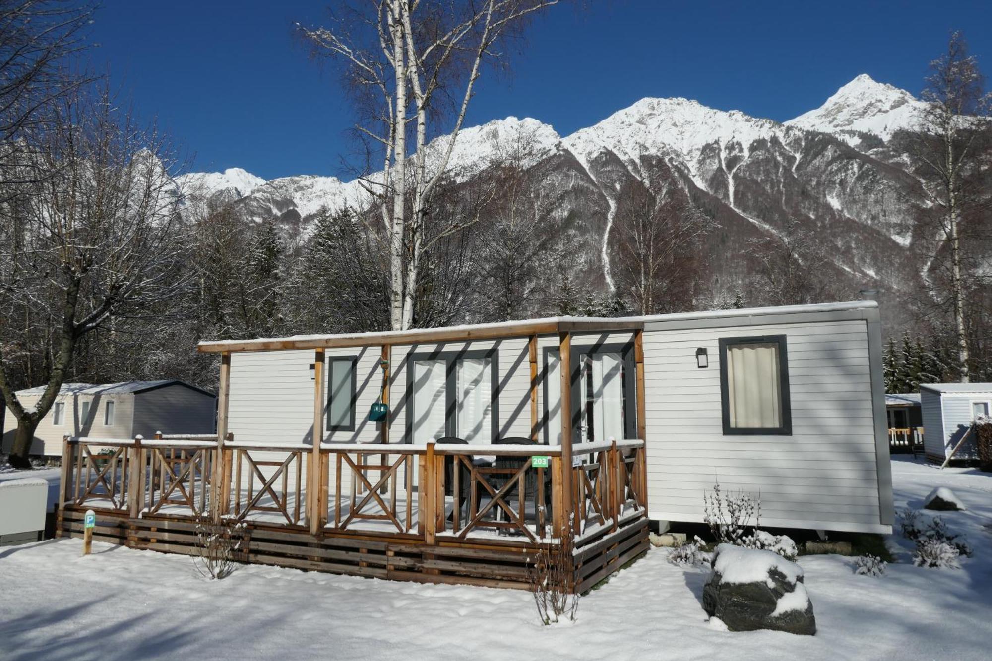 Camping Rcn Belledonne Le Bourg-d'Oisans Exterior photo