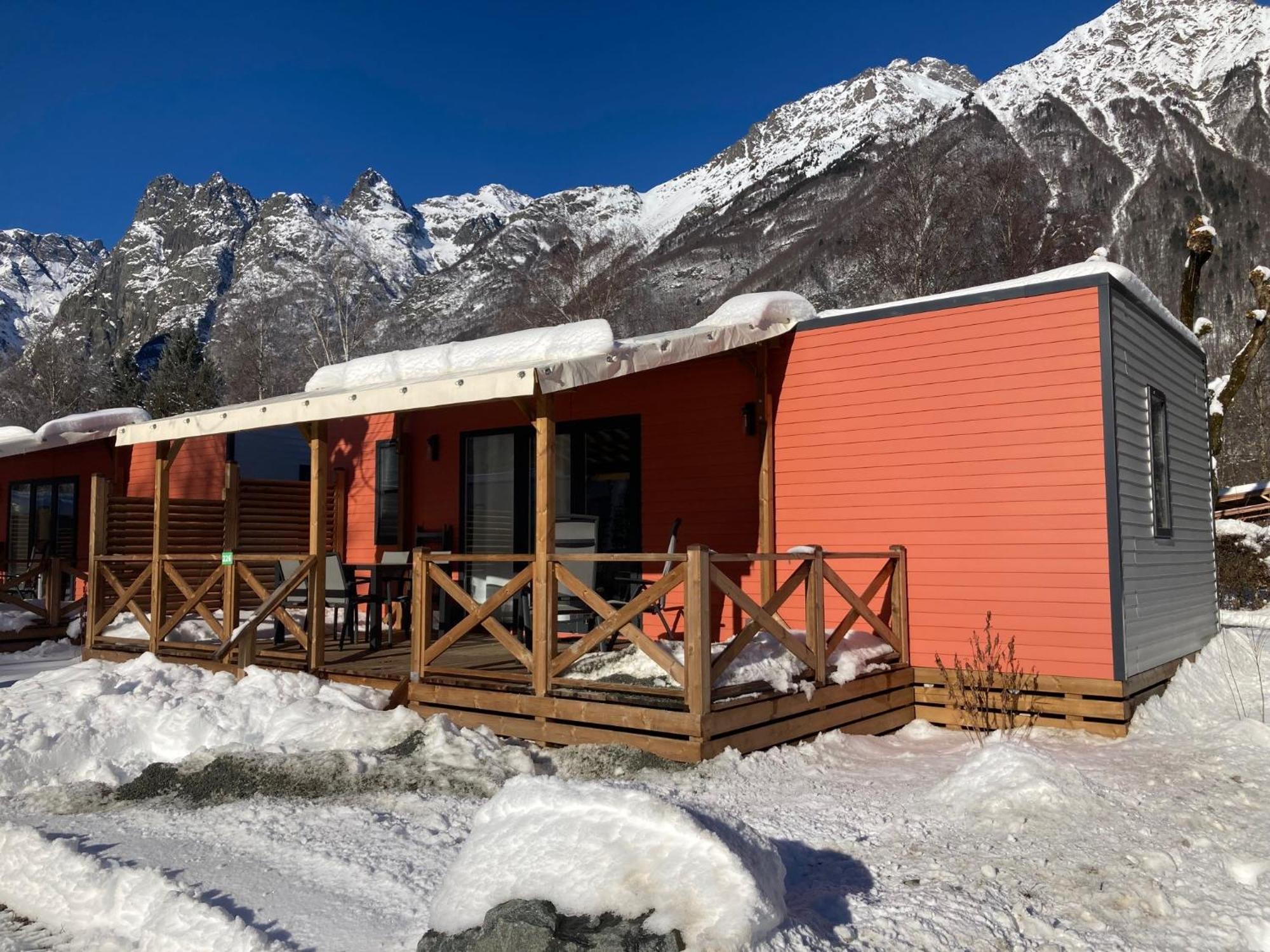 Camping Rcn Belledonne Le Bourg-d'Oisans Exterior photo