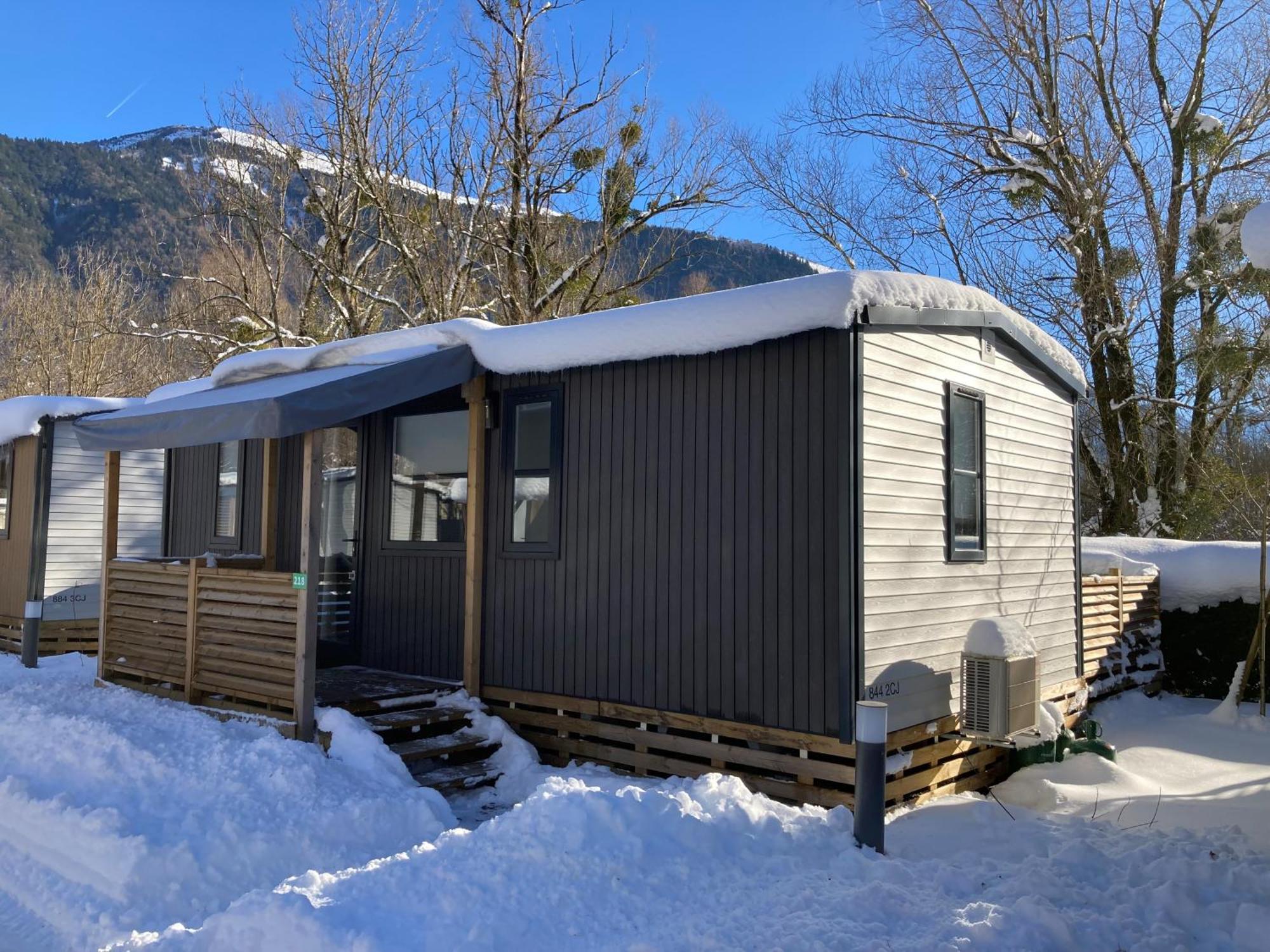 Camping Rcn Belledonne Le Bourg-d'Oisans Exterior photo
