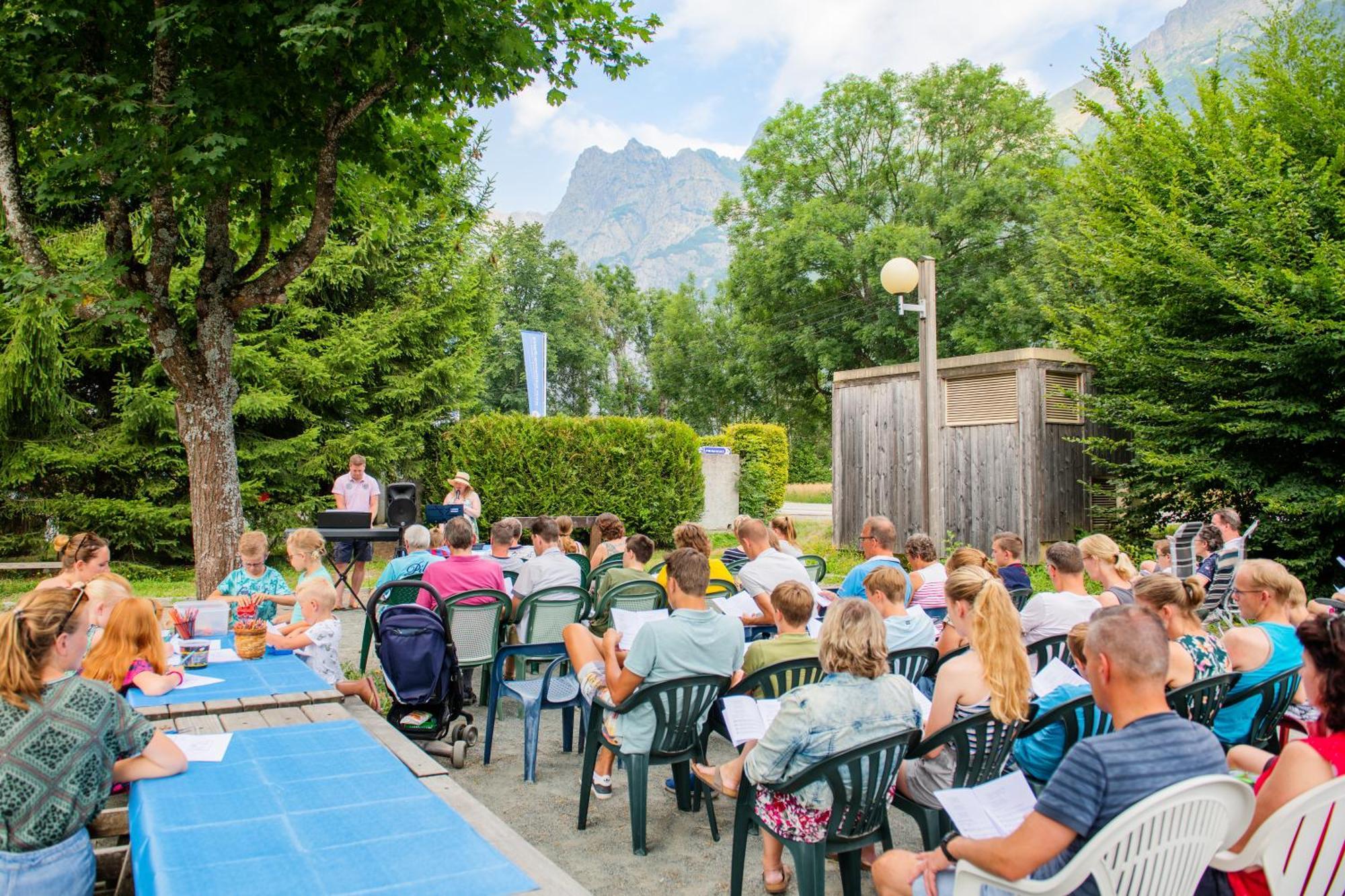 Camping Rcn Belledonne Le Bourg-d'Oisans Exterior photo