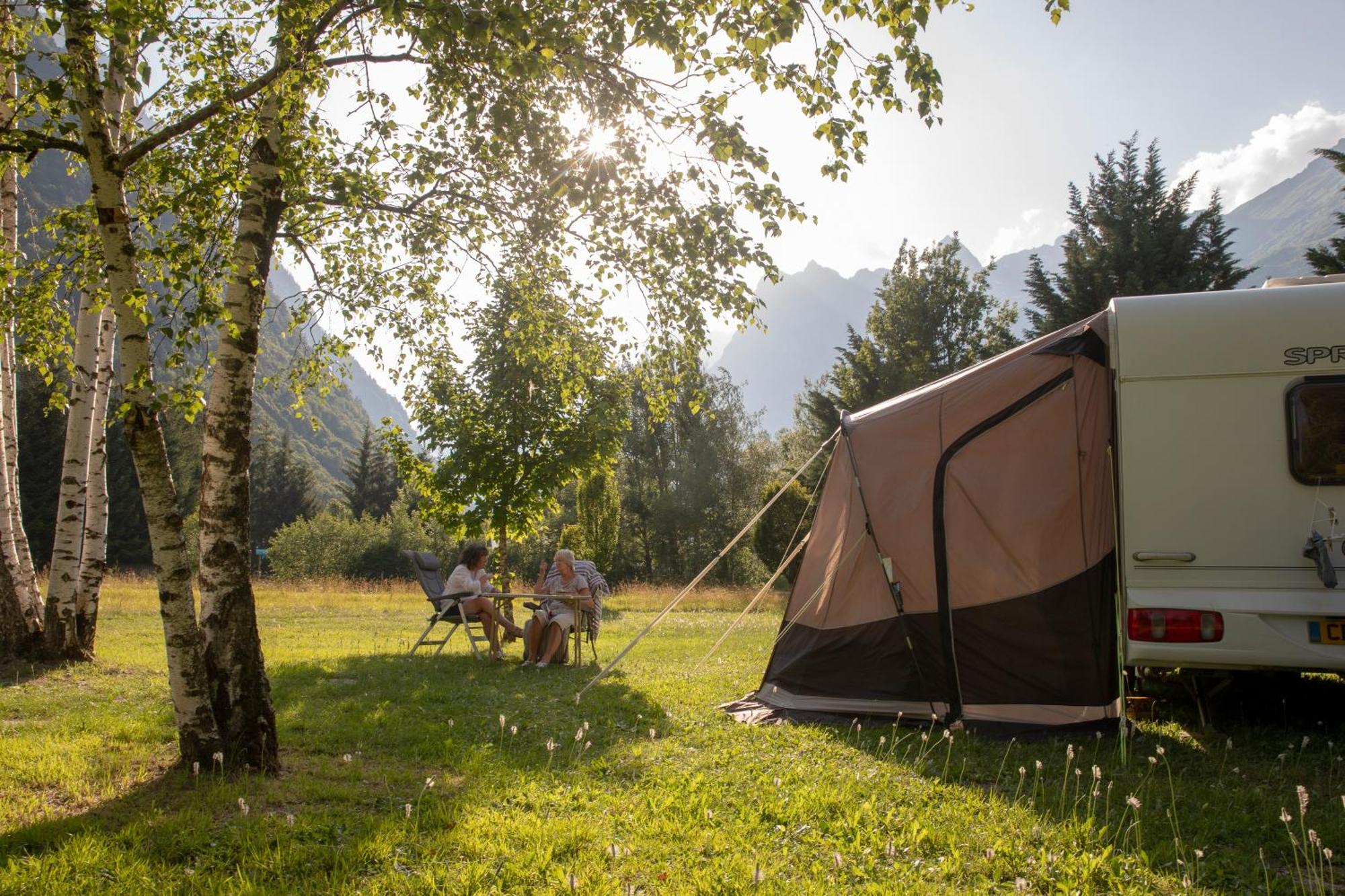 Camping Rcn Belledonne Le Bourg-d'Oisans Exterior photo
