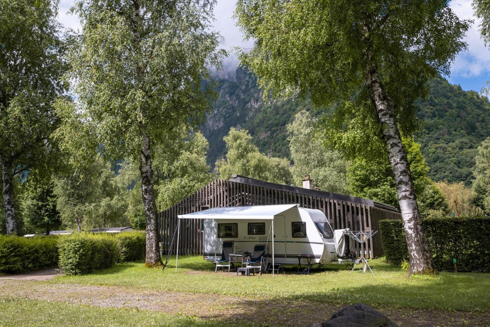 Camping Rcn Belledonne Le Bourg-d'Oisans Exterior photo