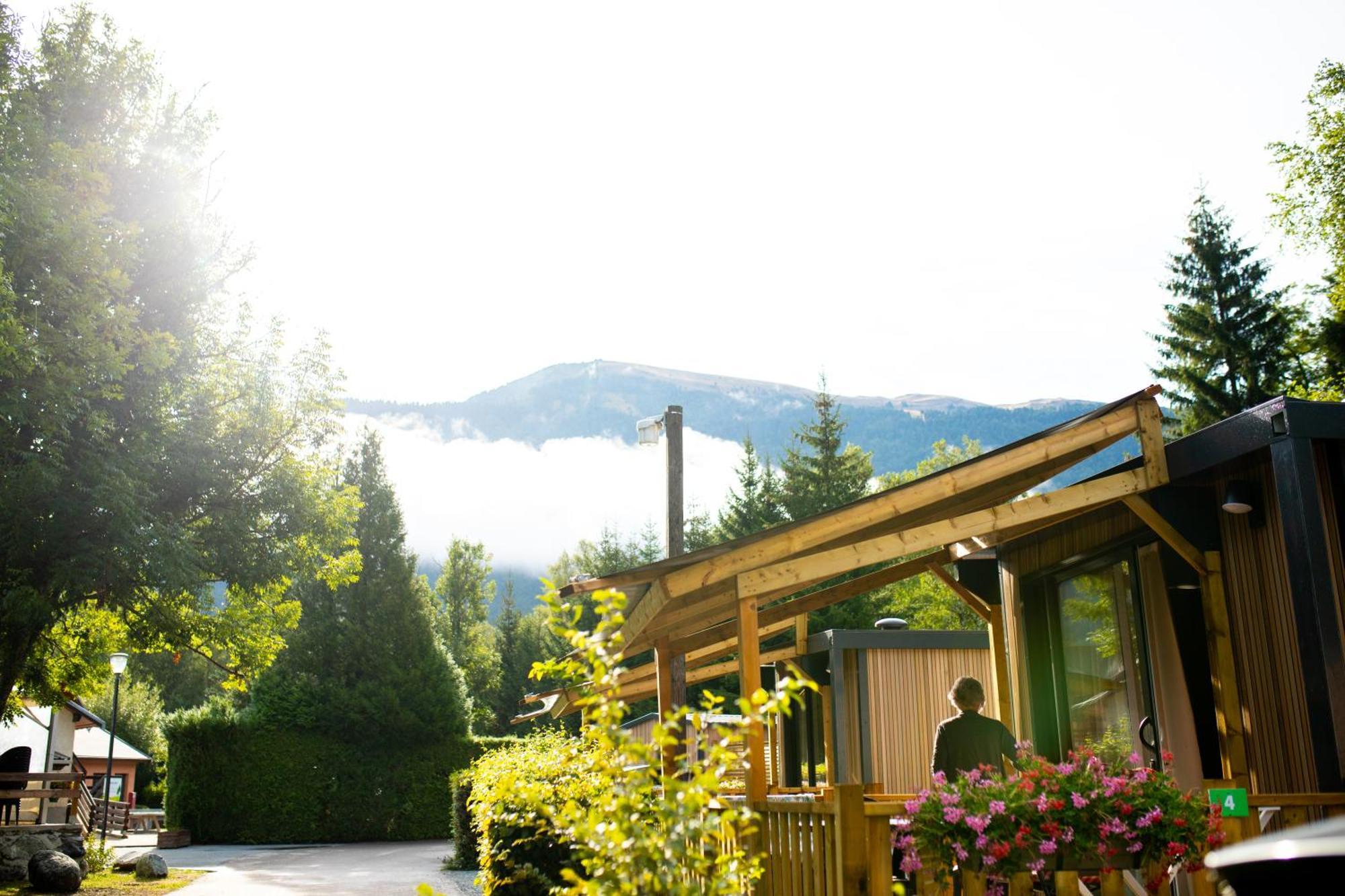 Camping Rcn Belledonne Le Bourg-d'Oisans Exterior photo