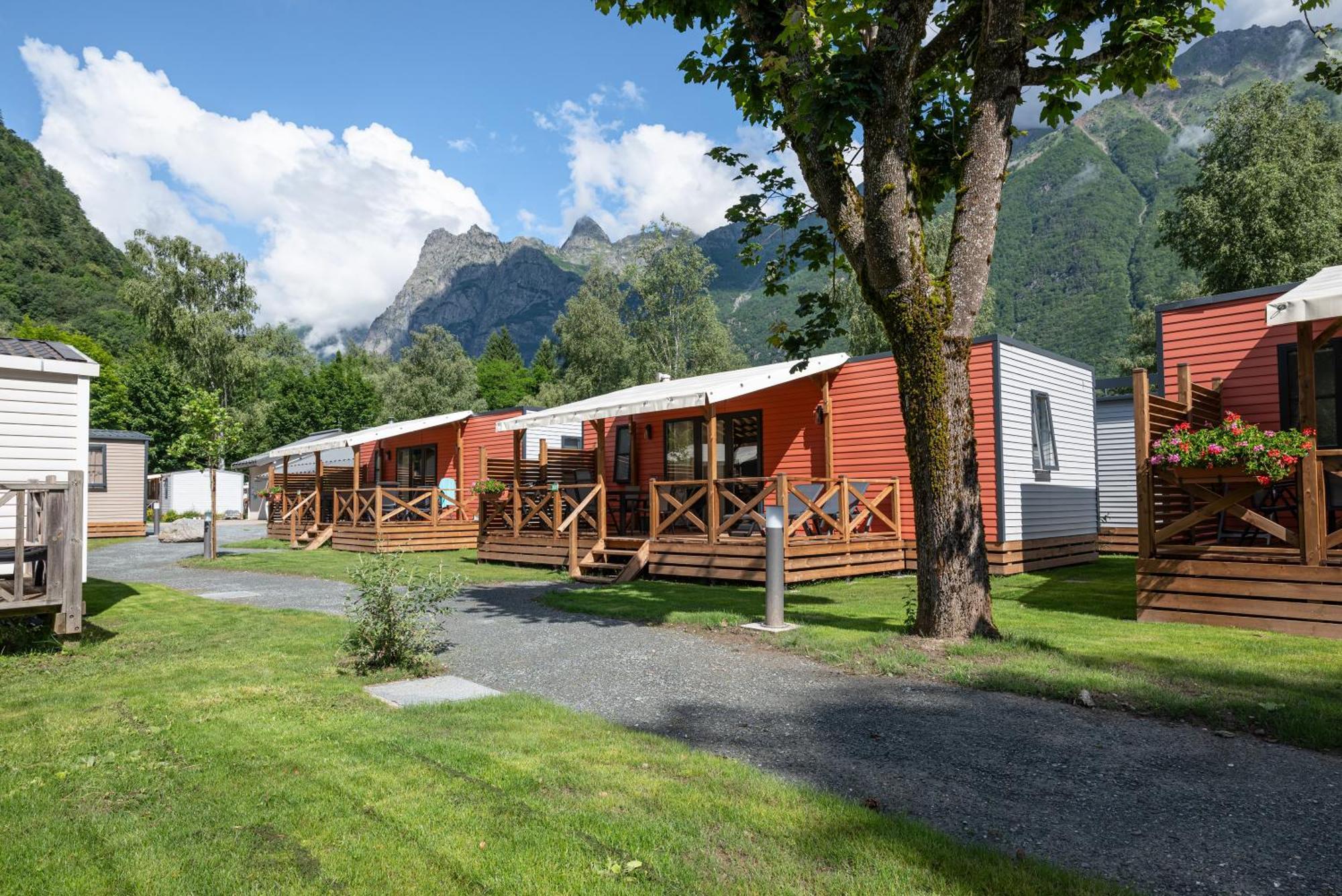 Camping Rcn Belledonne Le Bourg-d'Oisans Exterior photo