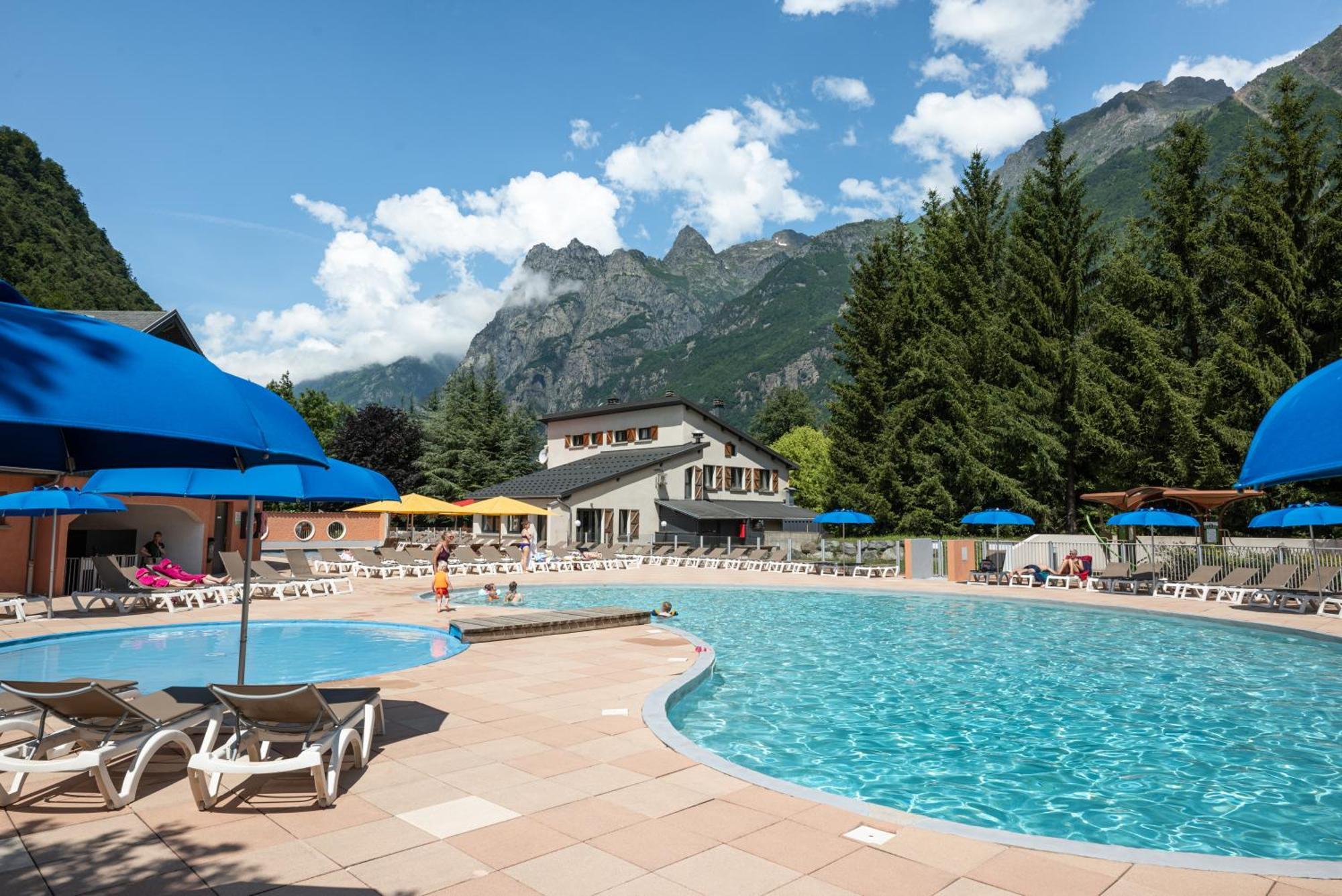 Camping Rcn Belledonne Le Bourg-d'Oisans Exterior photo