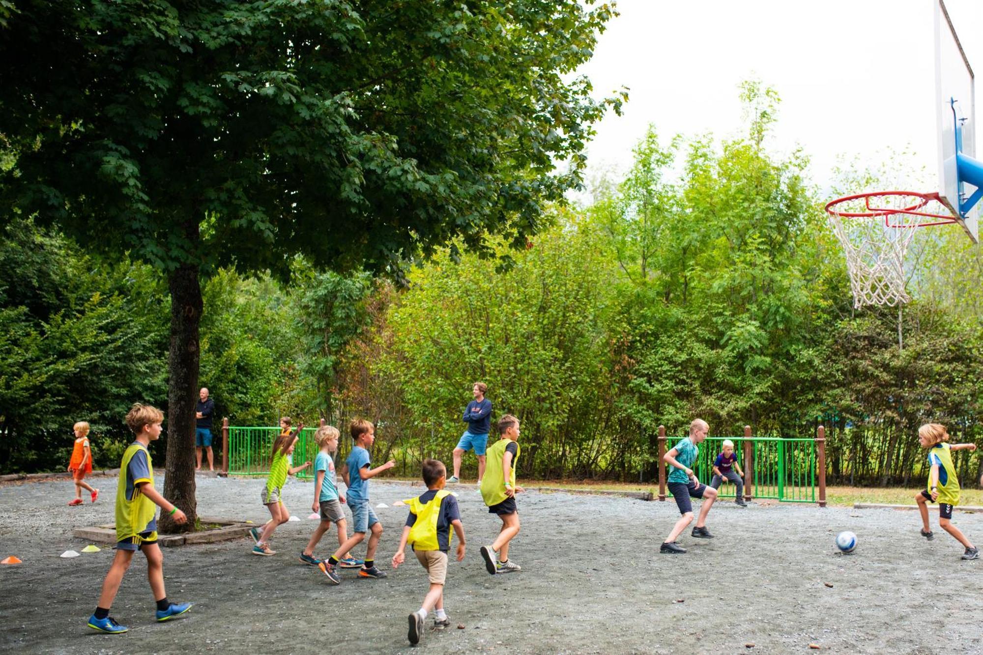 Camping Rcn Belledonne Le Bourg-d'Oisans Exterior photo
